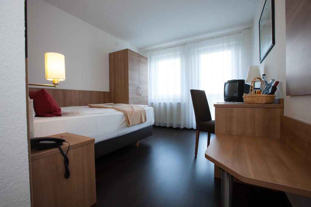 Centro Hotel U-No1, Trademark Collection By Wyndham Großbettlingen Екстериор снимка