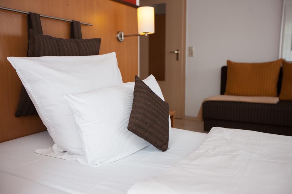 Centro Hotel U-No1, Trademark Collection By Wyndham Großbettlingen Екстериор снимка