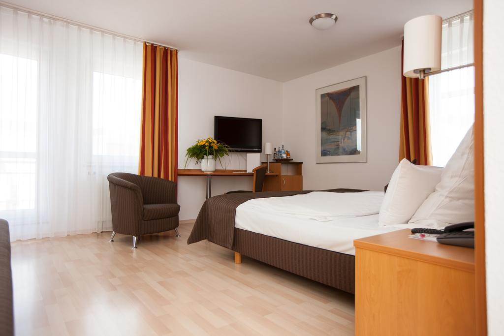 Centro Hotel U-No1, Trademark Collection By Wyndham Großbettlingen Екстериор снимка