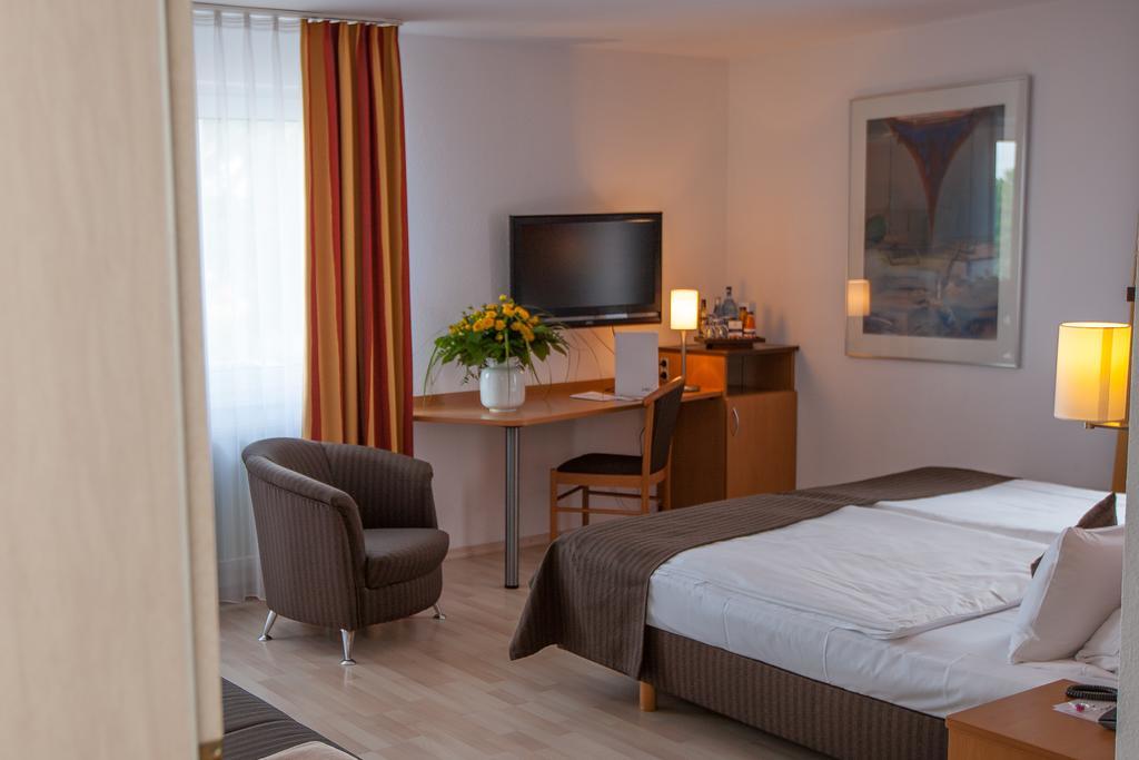 Centro Hotel U-No1, Trademark Collection By Wyndham Großbettlingen Екстериор снимка