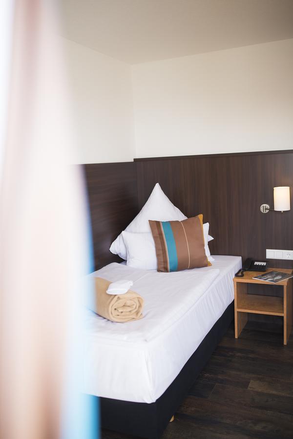 Centro Hotel U-No1, Trademark Collection By Wyndham Großbettlingen Екстериор снимка